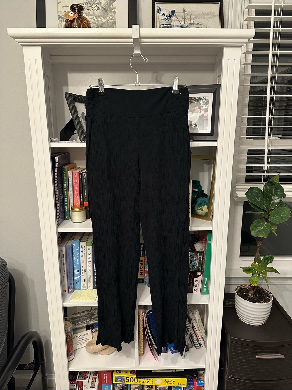 Black Women's Pleated Wide-Leg Pants